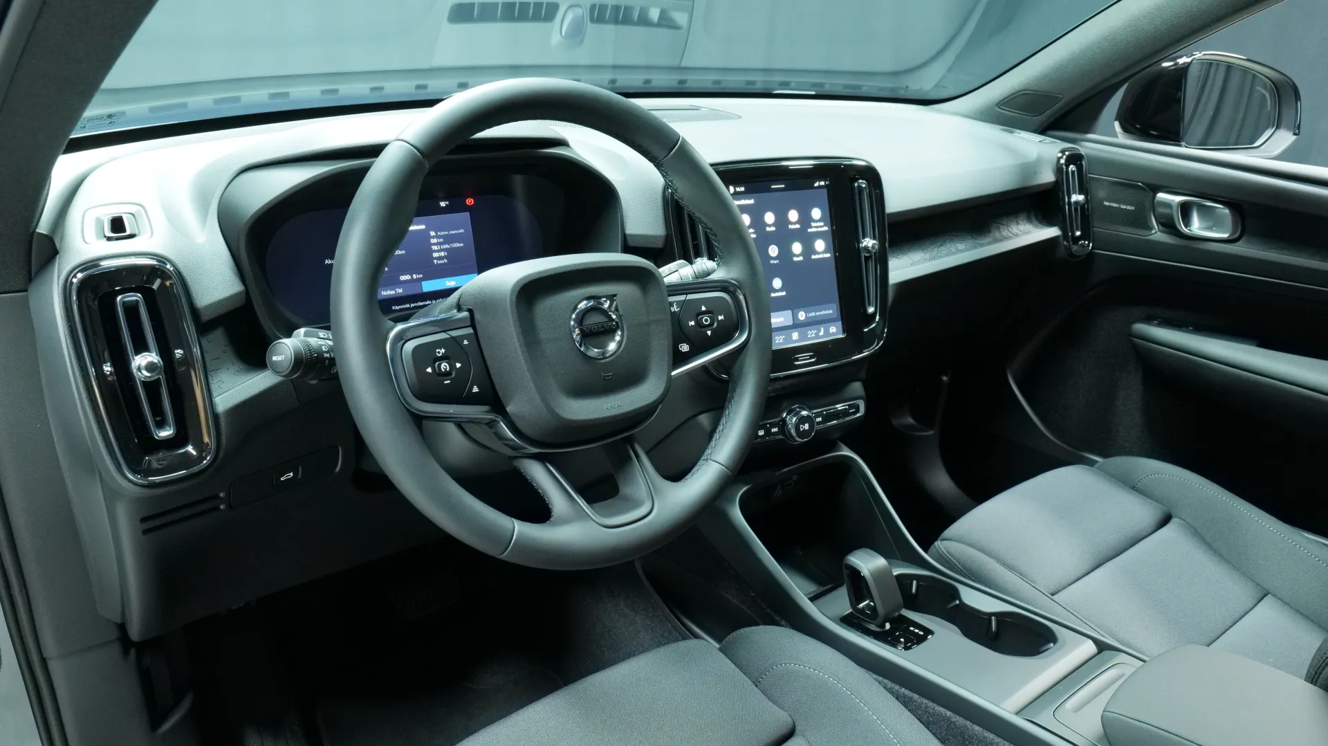 Autokuva 13 - YYE-938