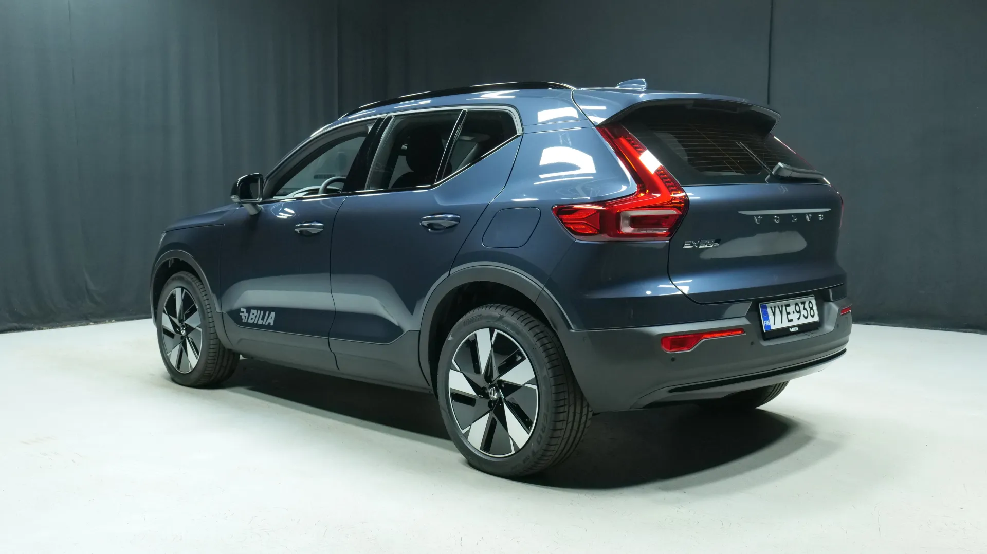 Autokuva 2 - YYE-938