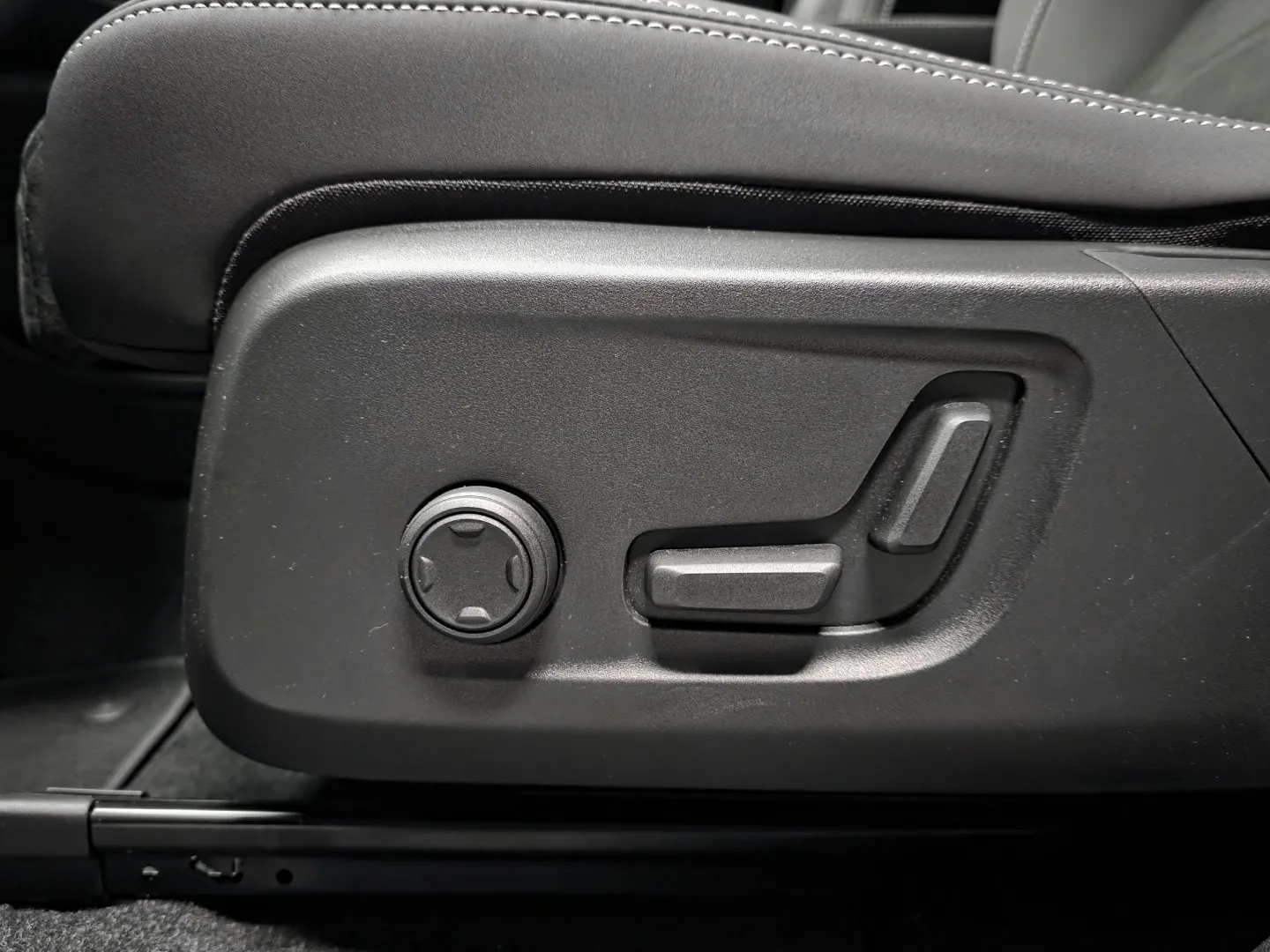 Autokuva 15 - YYI-179