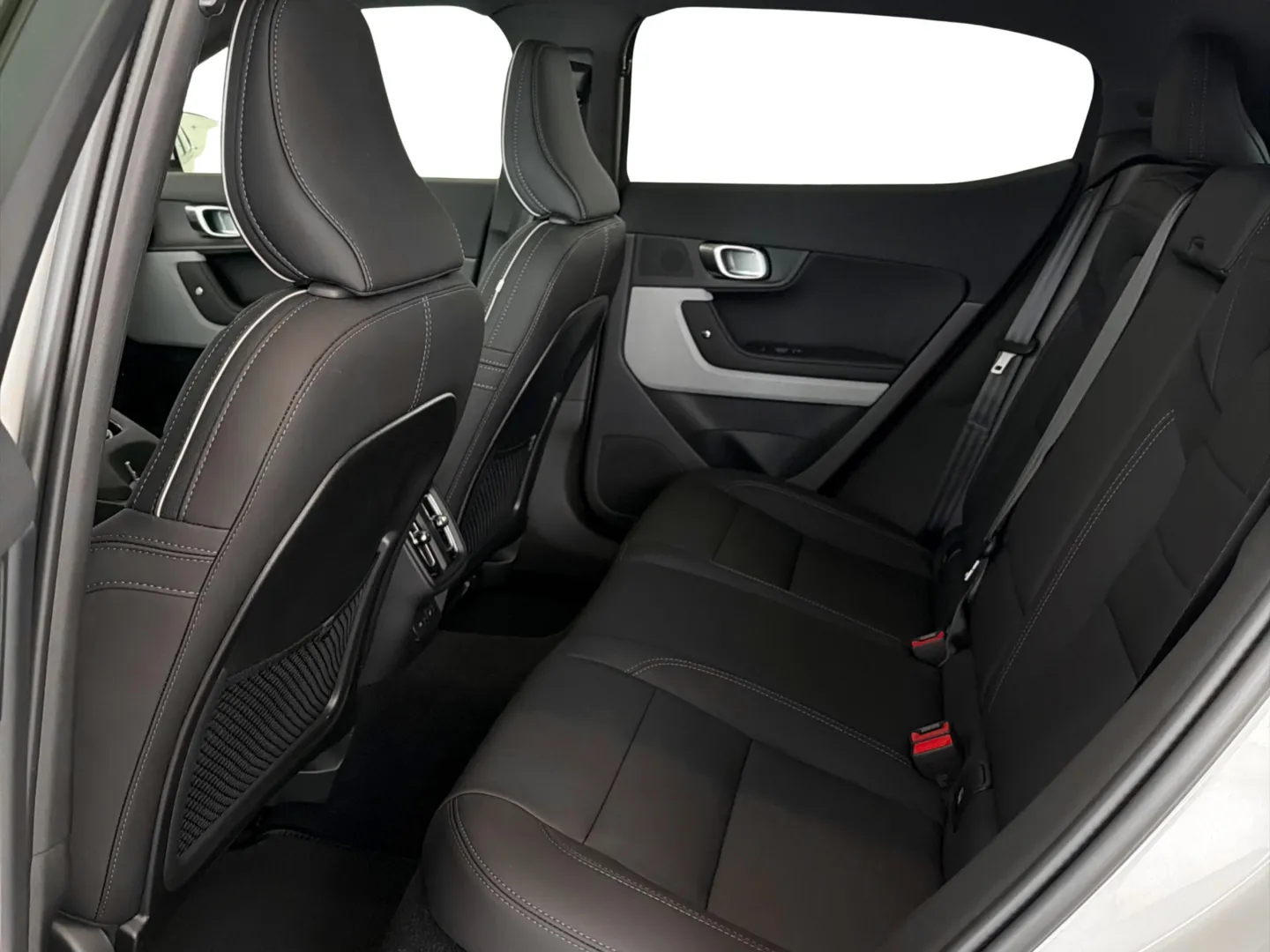 Autokuva 9 - YYI-202