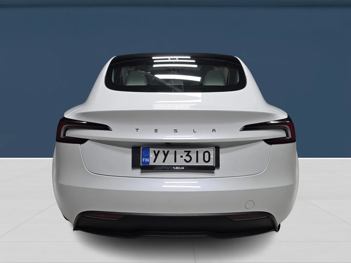 Autokuva 5 - YYI-310