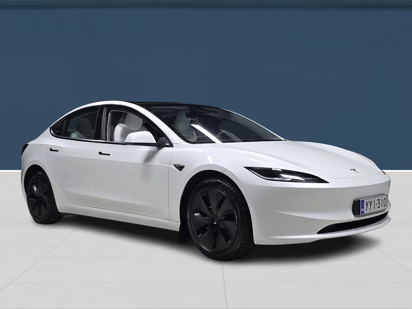 Autokuva 3 - YYI-310