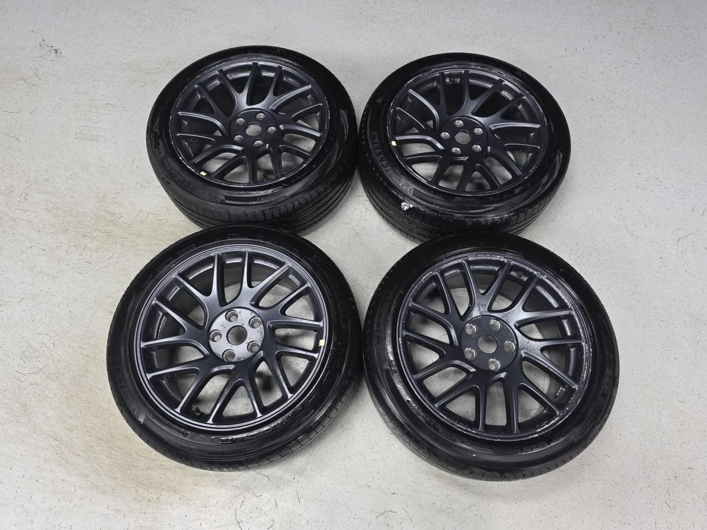 Autokuva 12 - YYI-310