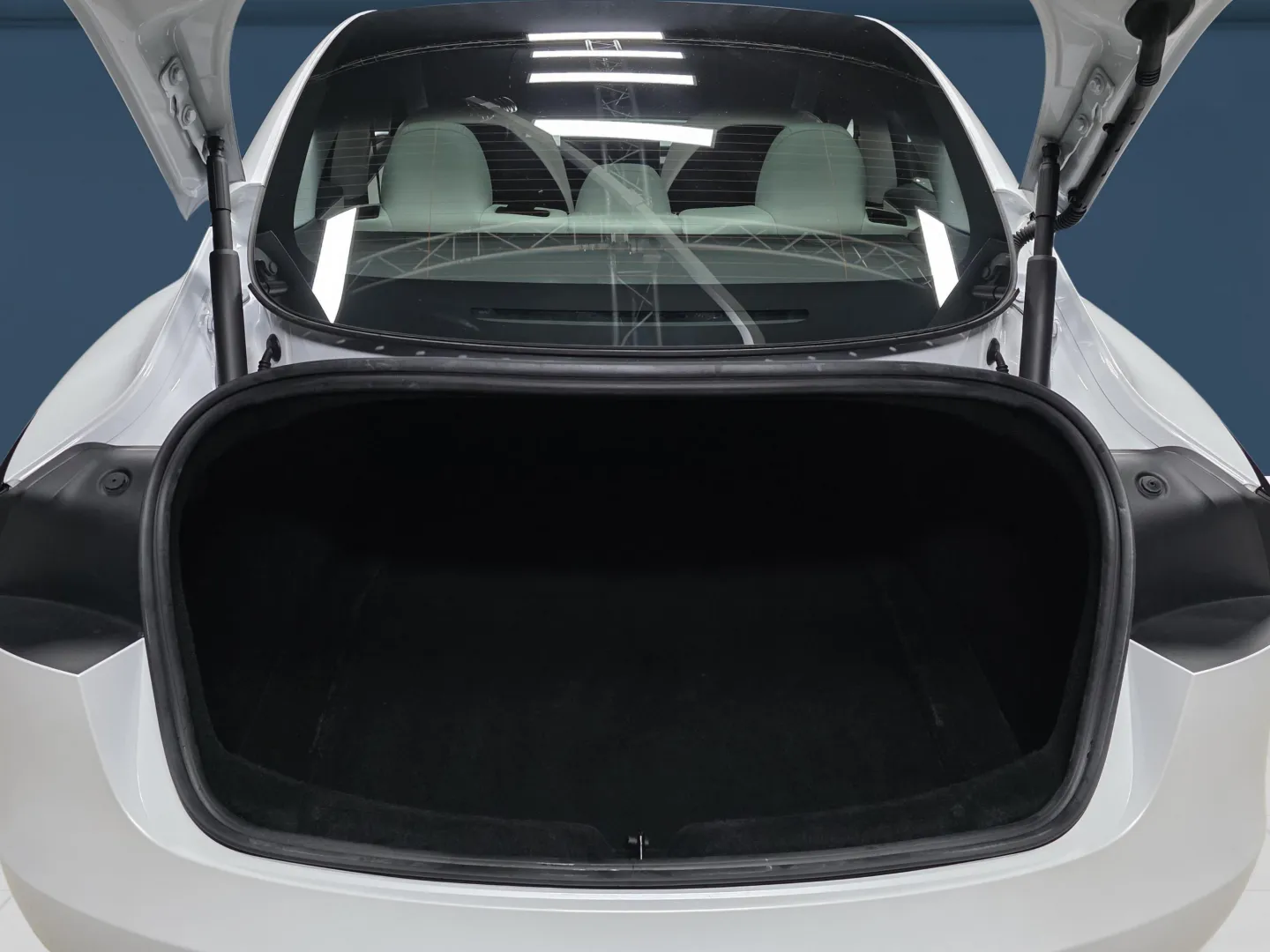 Autokuva 11 - YYI-310