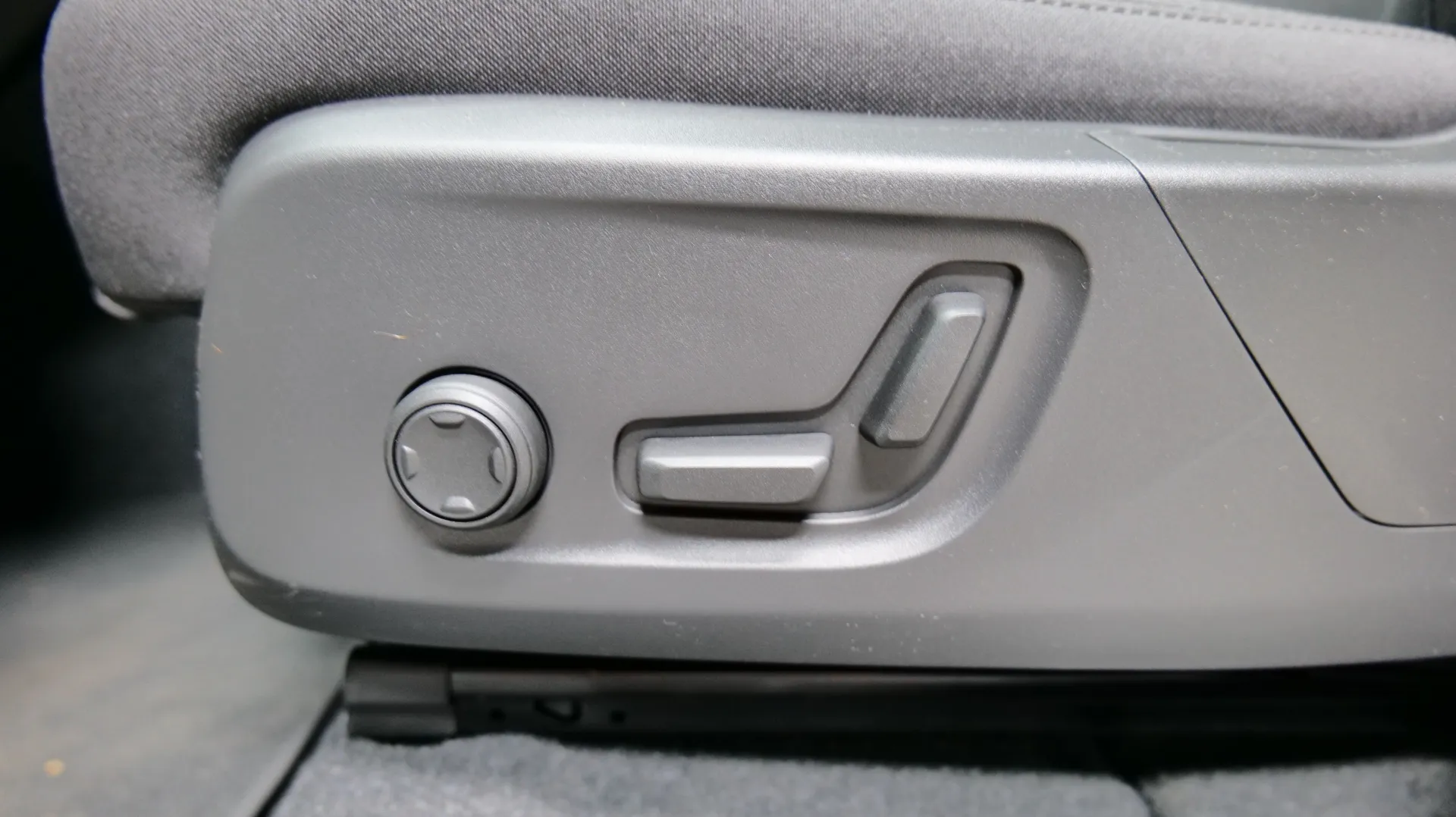 Autokuva 18 - YYI-817