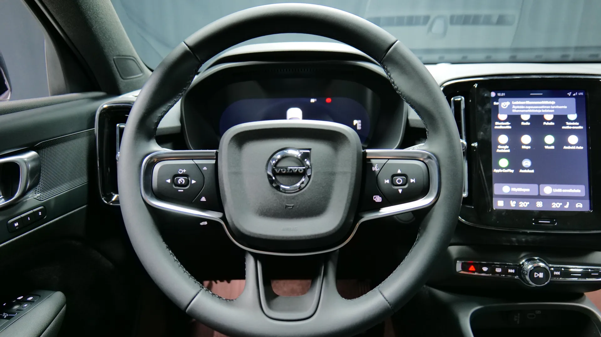 Autokuva 15 - YYI-817