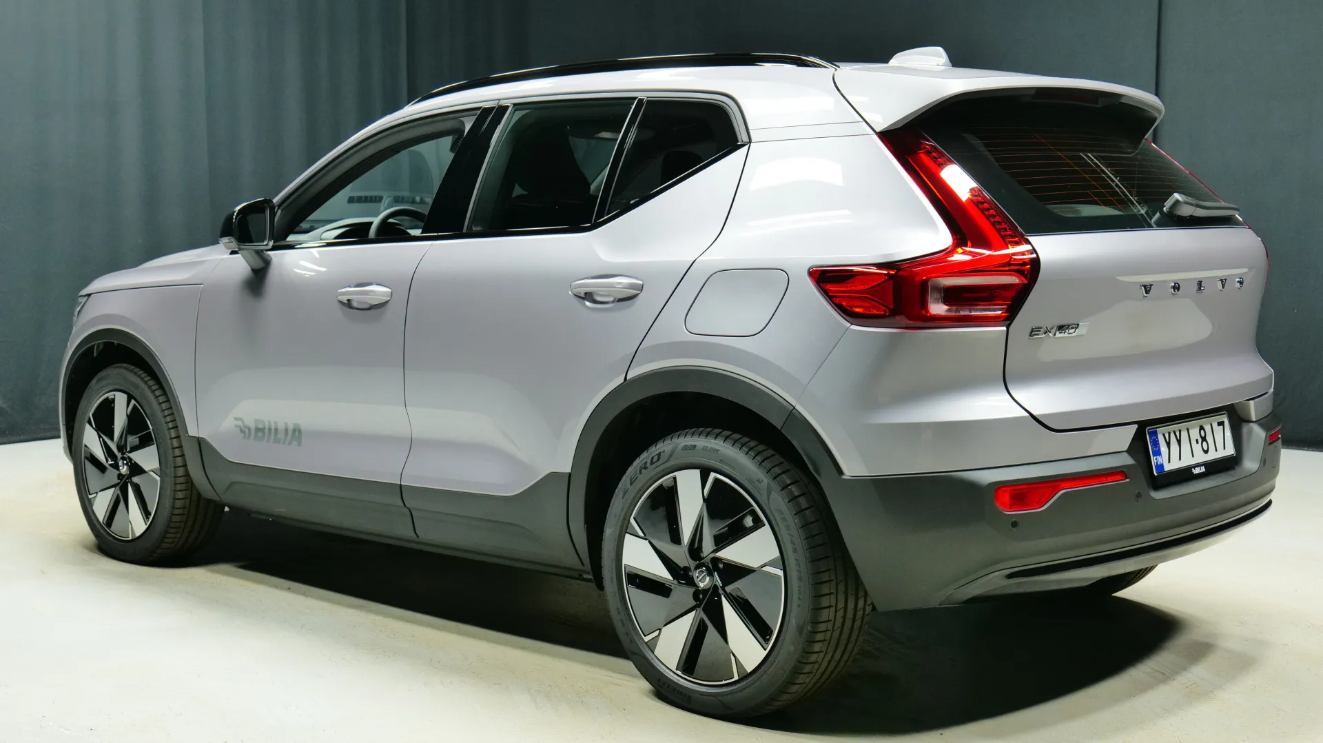 Autokuva 2 - YYI-817