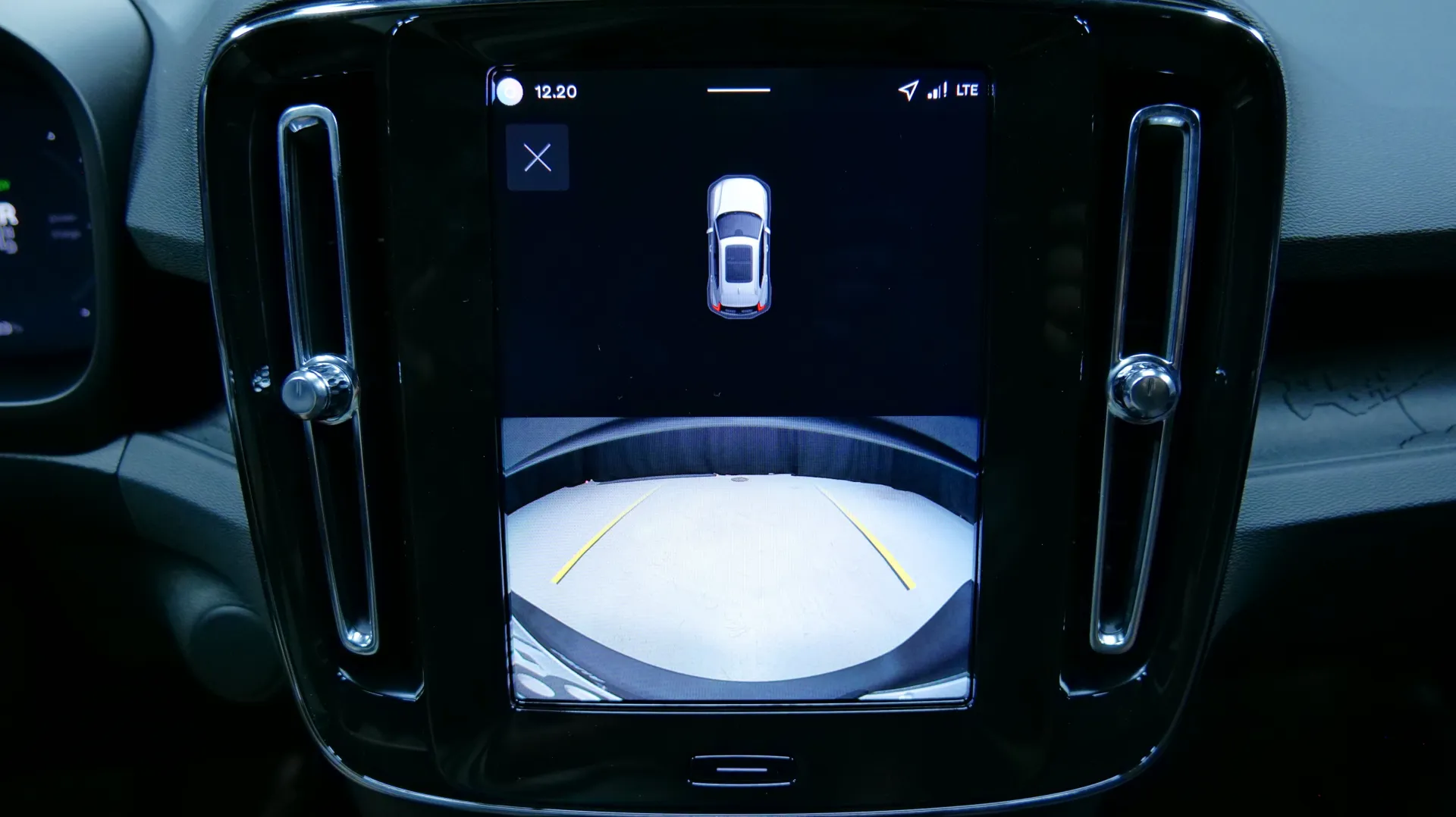 Autokuva 11 - YYI-817