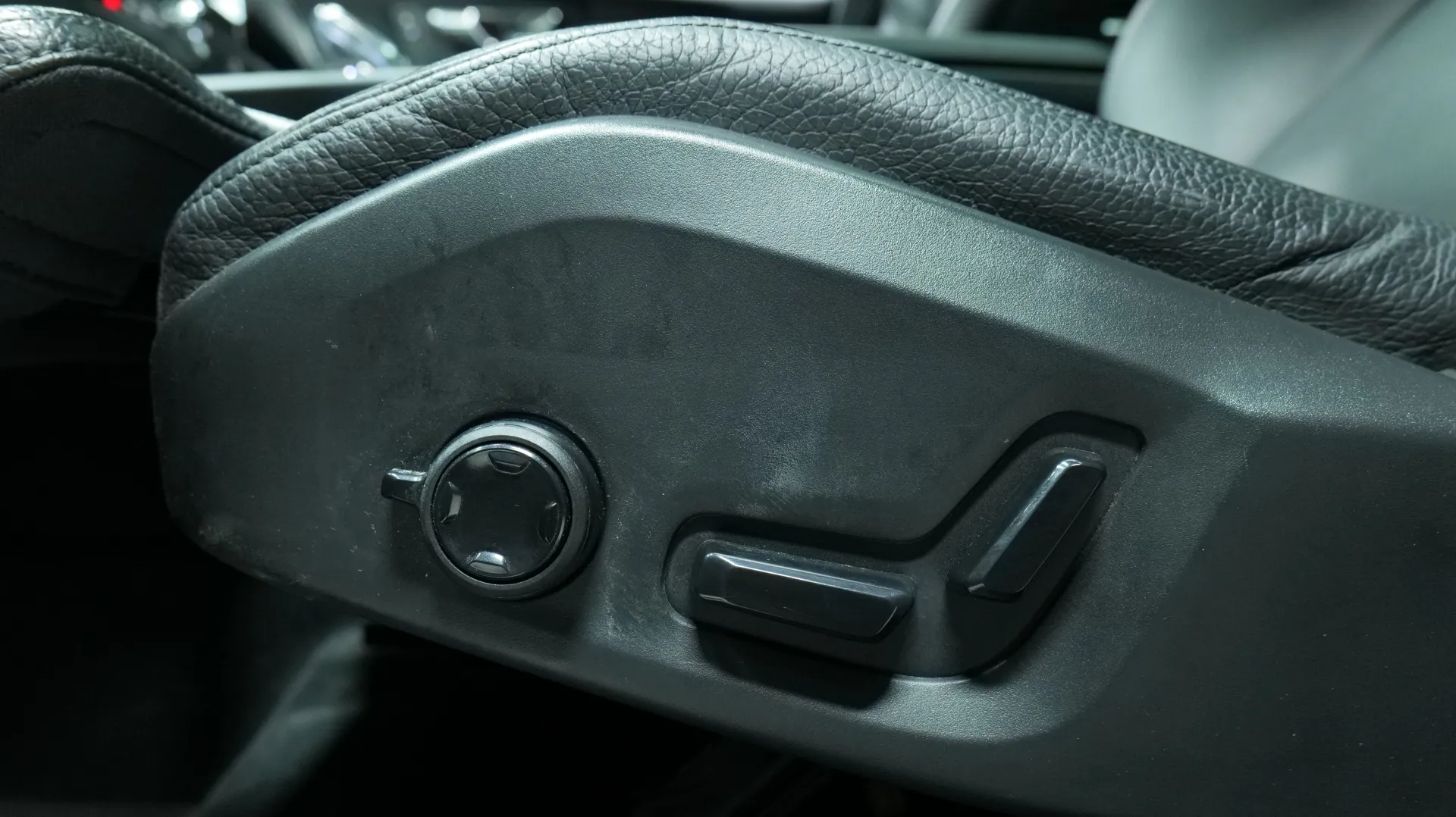 Autokuva 10 - ZNP-181