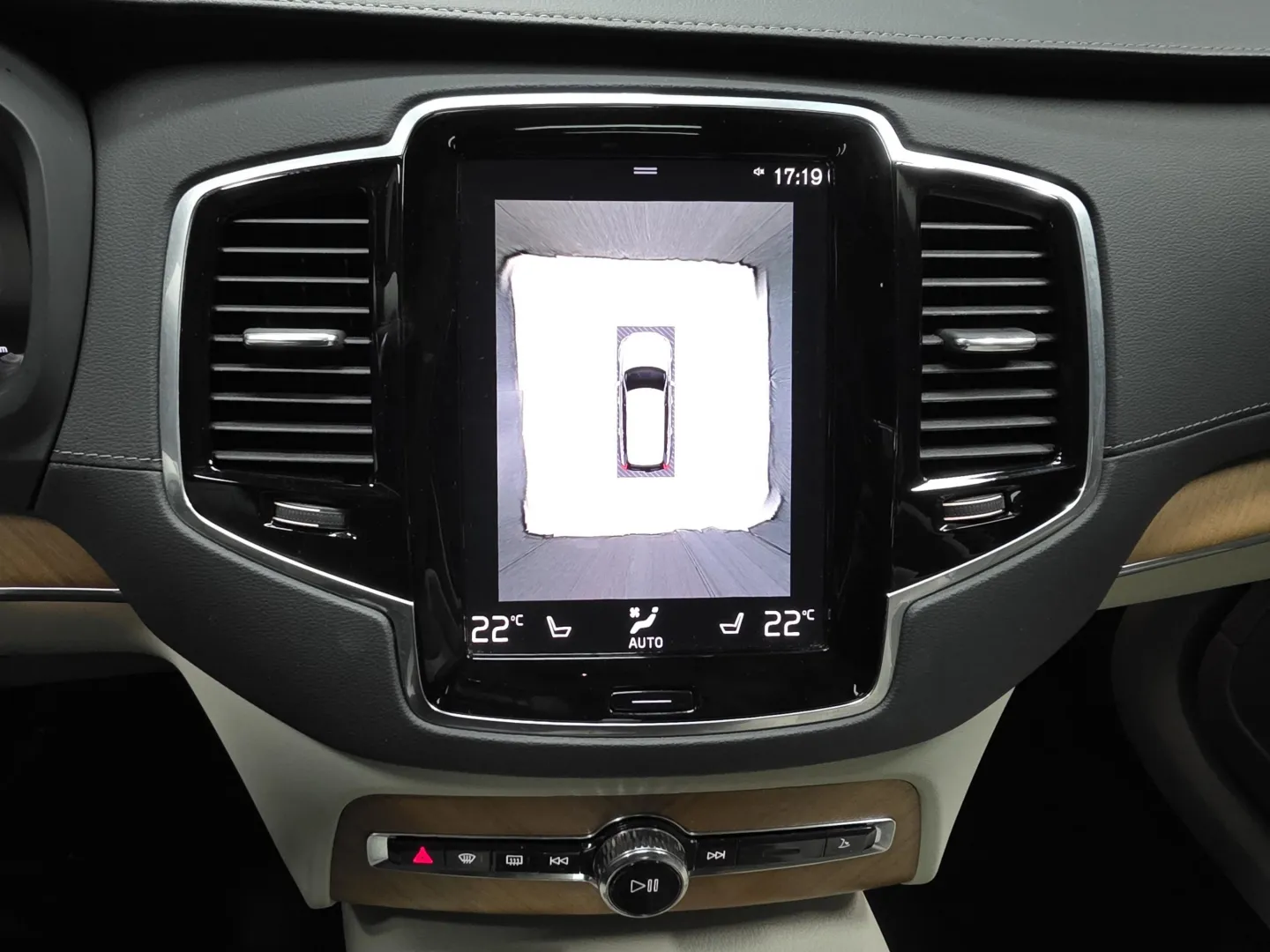 Autokuva 14 - ZOO-144