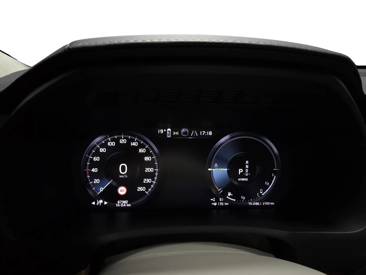 Autokuva 7 - ZOO-144