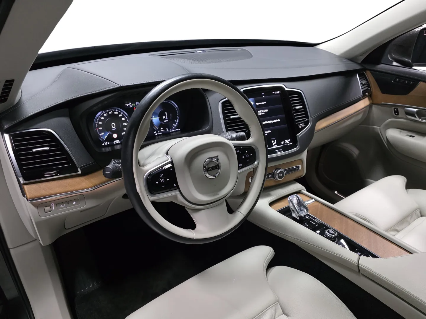 Autokuva 8 - ZOO-144