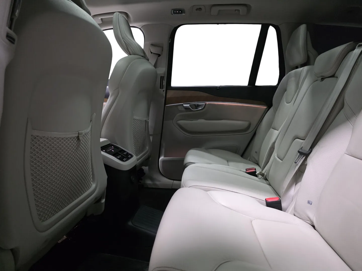 Autokuva 9 - ZOO-144