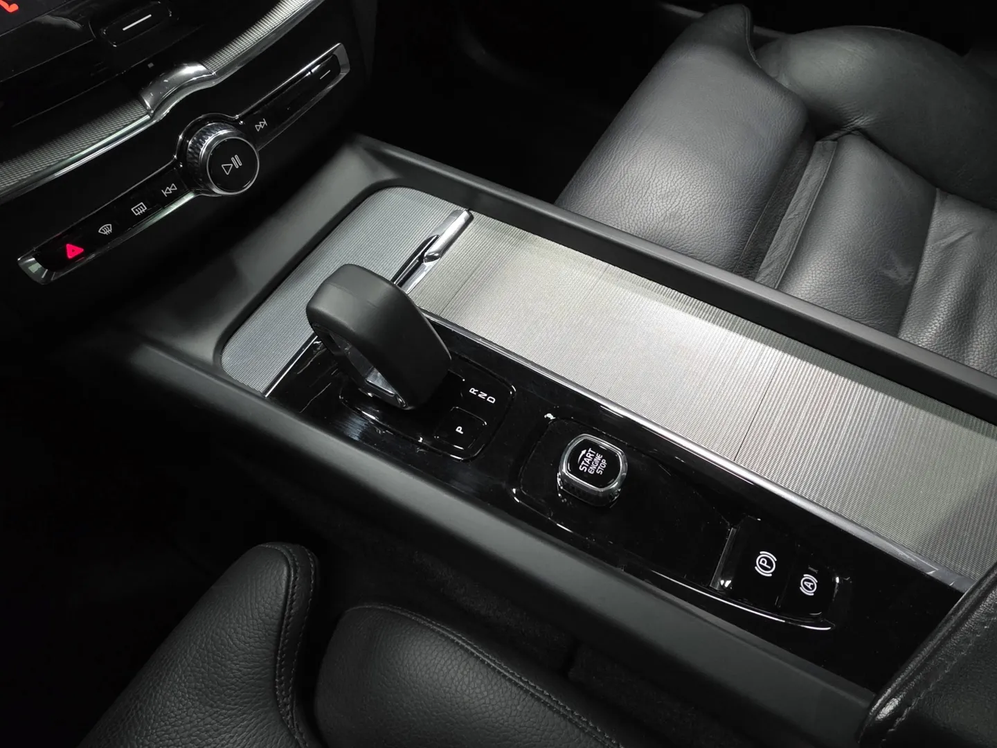 Autokuva 15 - ZOS-883