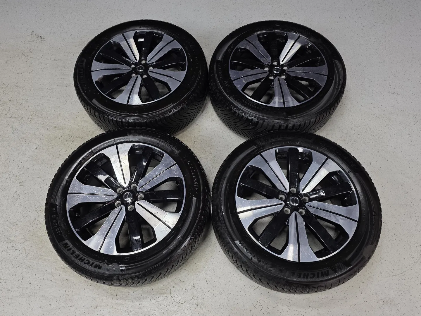 Autokuva 12 - ZOT-246