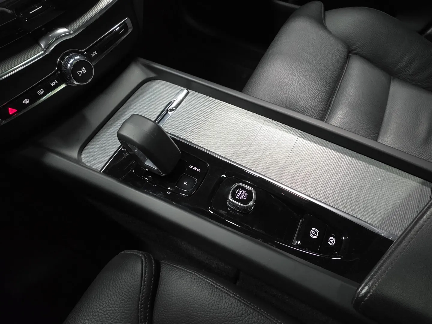 Autokuva 15 - ZOT-246