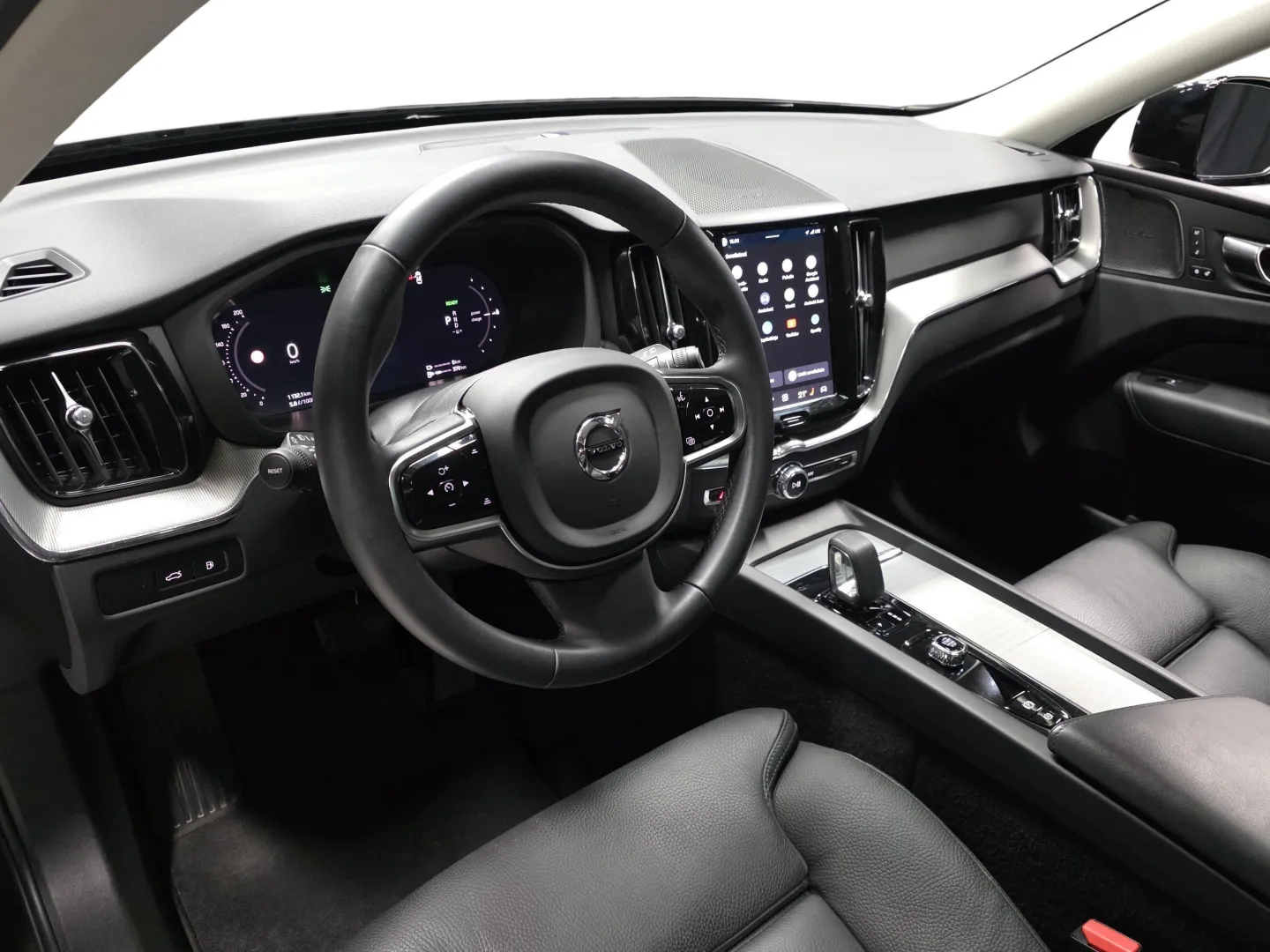 Autokuva 8 - ZOT-246