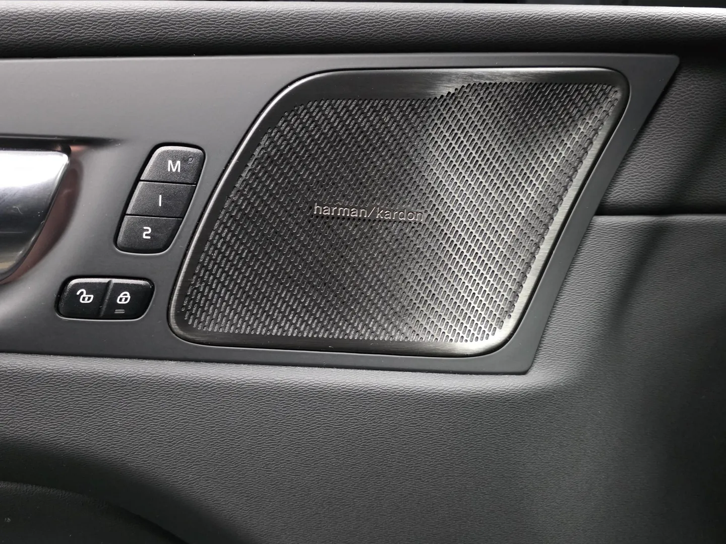 Autokuva 16 - ZOT-246