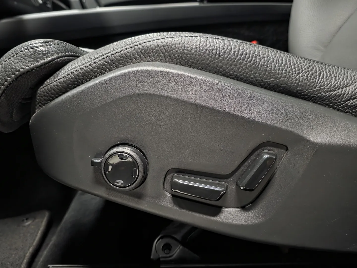 Autokuva 17 - ZOT-246