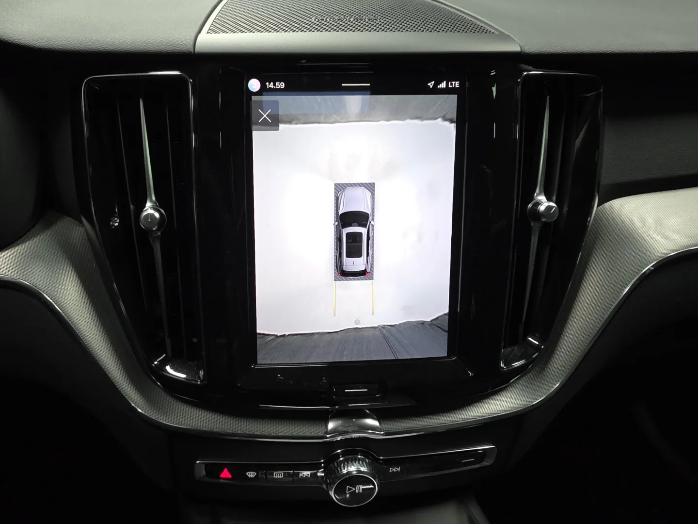 Autokuva 14 - ZOT-246