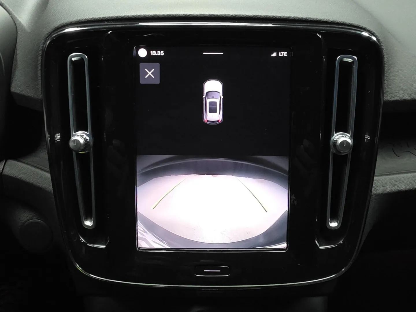 Autokuva 13 - ZOU-596