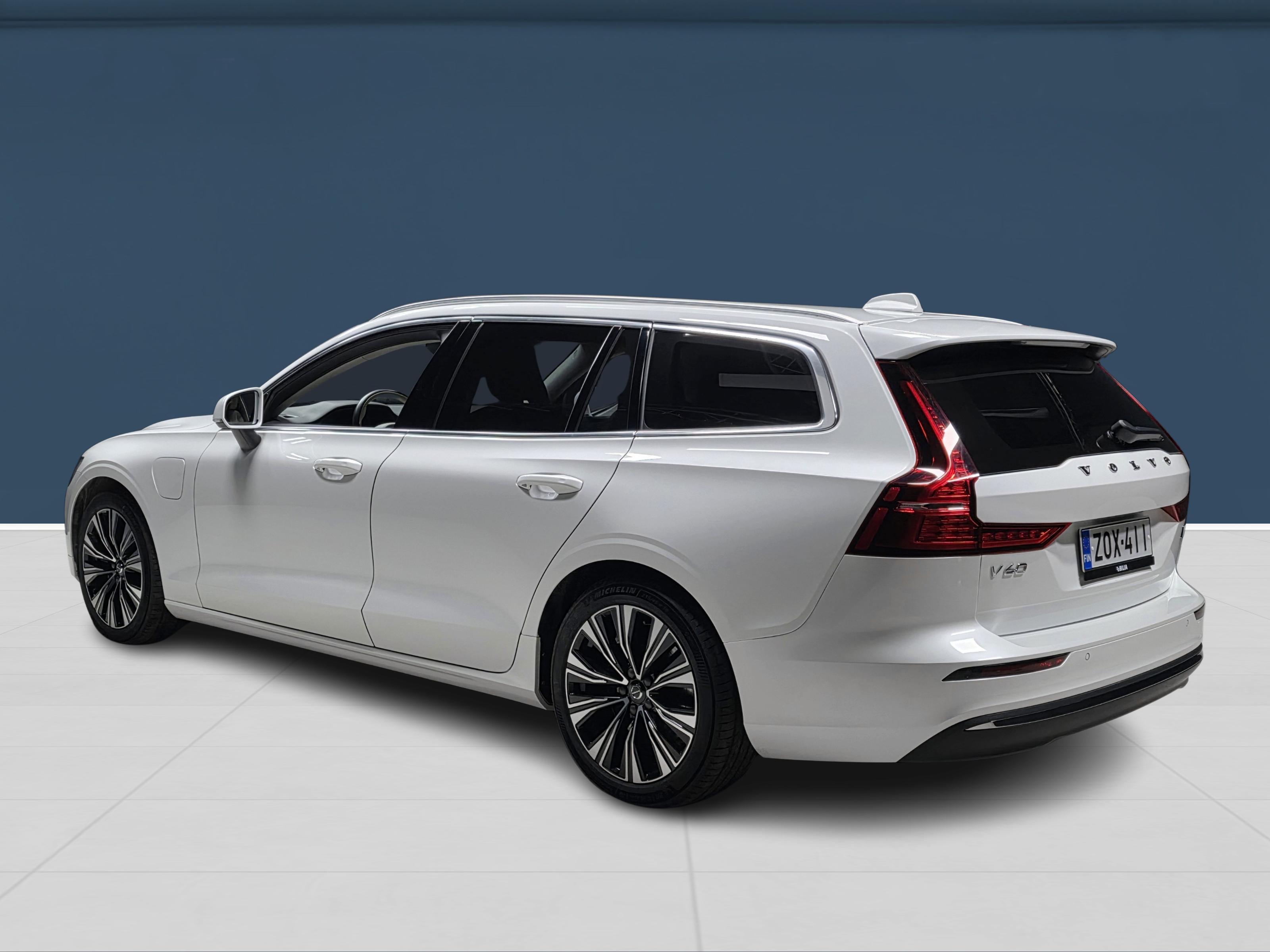 Volvo V60 2023, photo 6/20