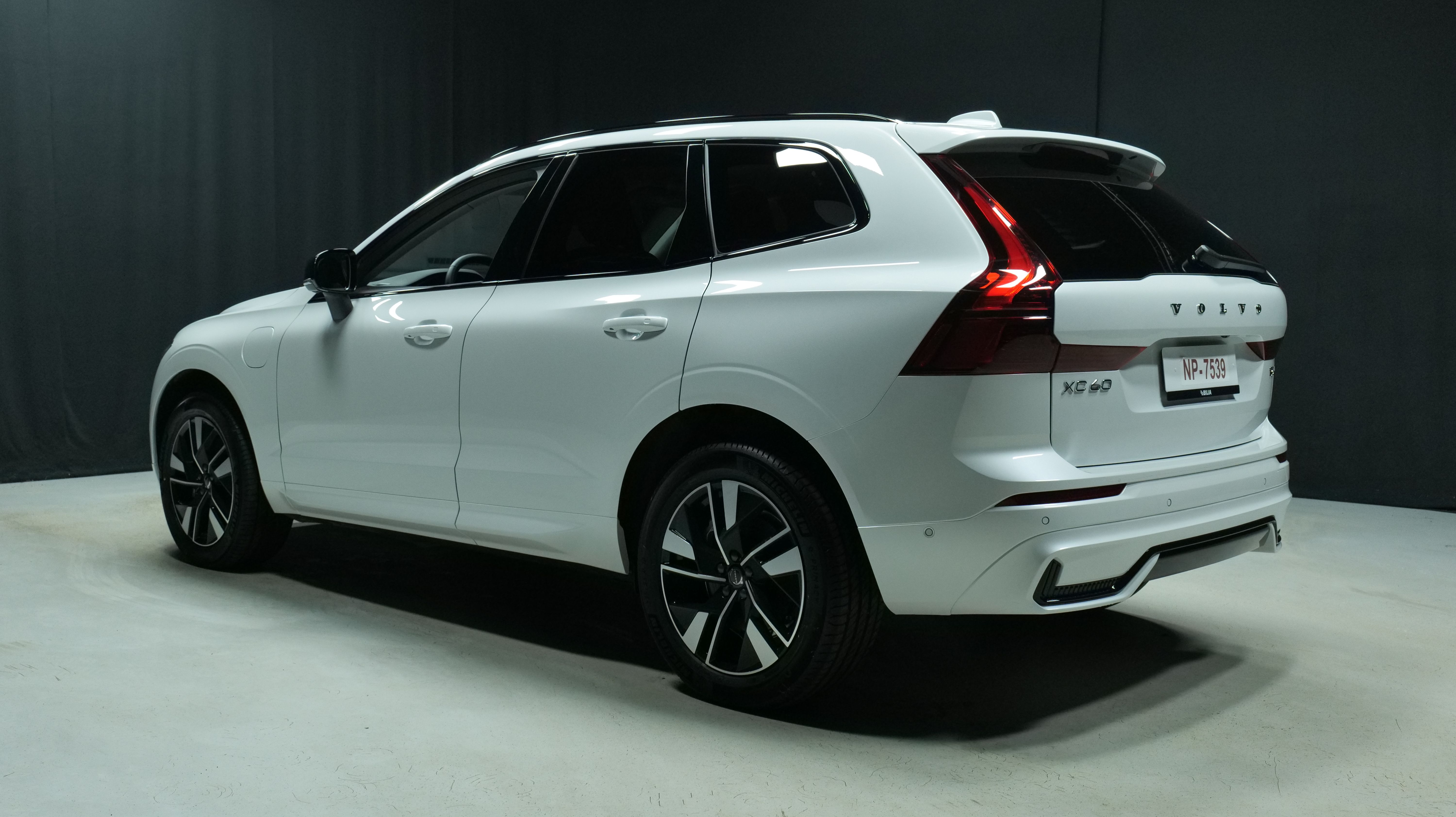 Volvo XC60 T6 AWD Long Range Plus Dark 2026, kuva 2/18