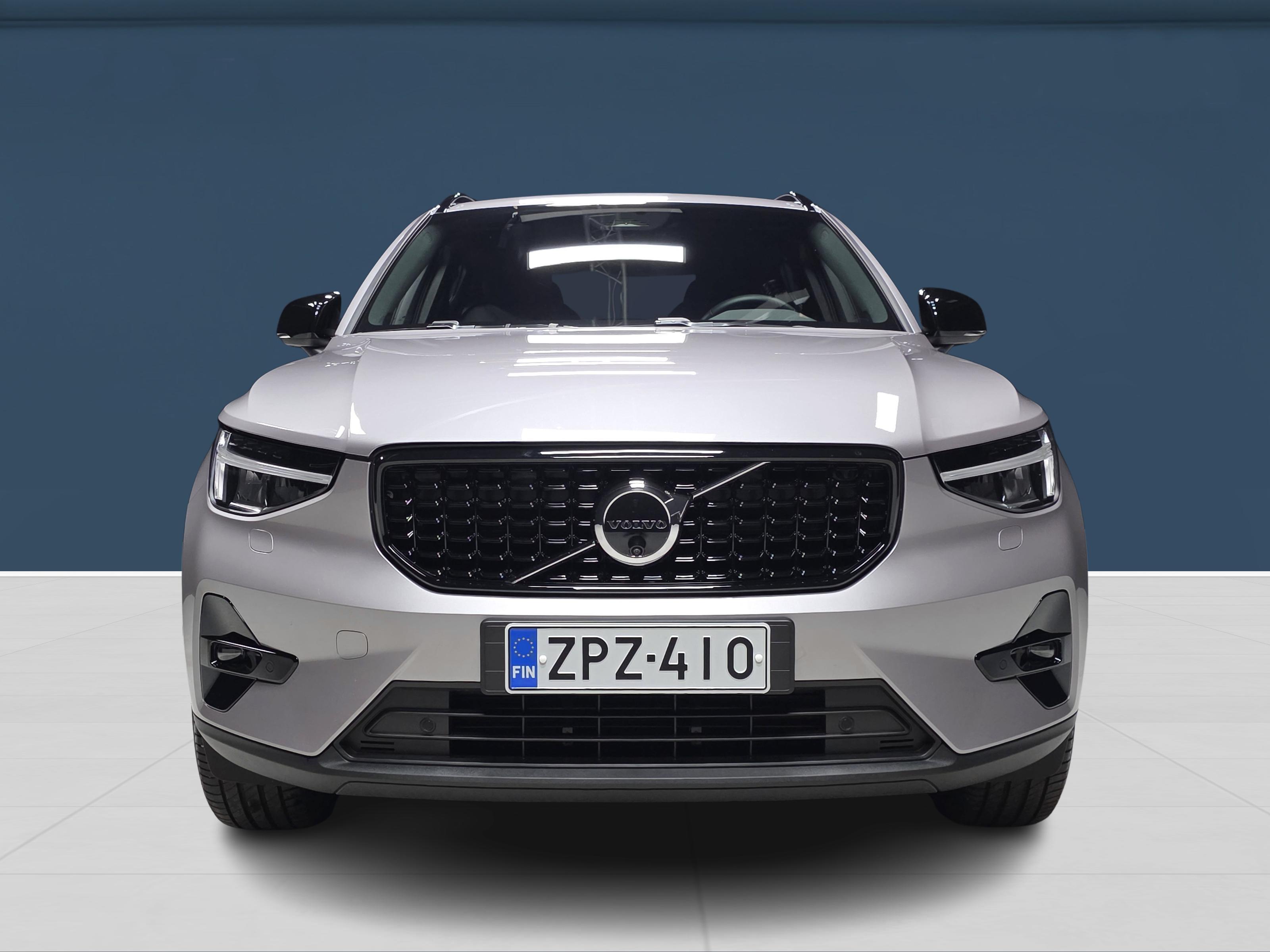 Volvo XC40 B3 MHEV Plus 2026, photo 2/16