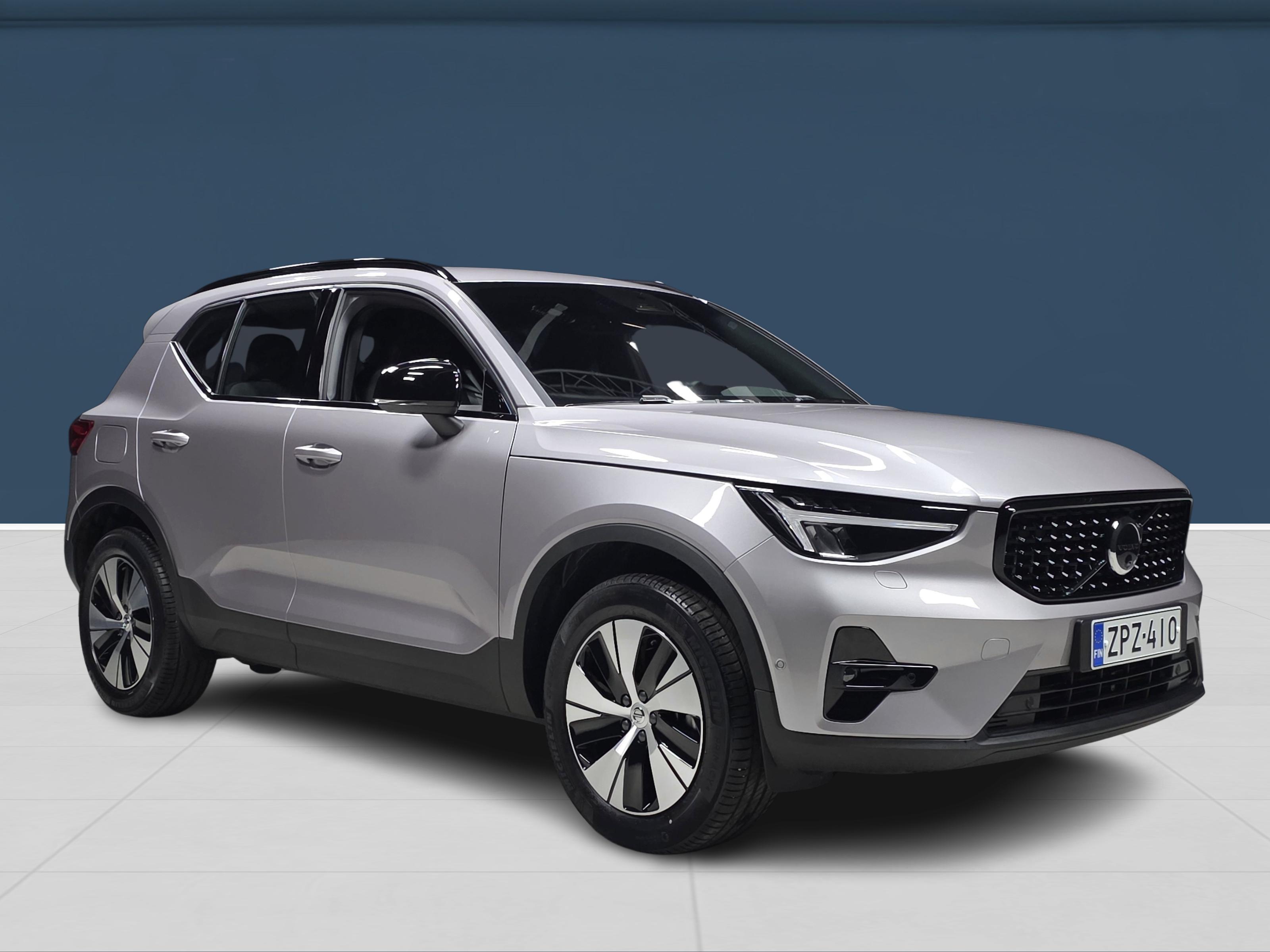 Volvo XC40 B3 MHEV Plus 2026, photo 3/16