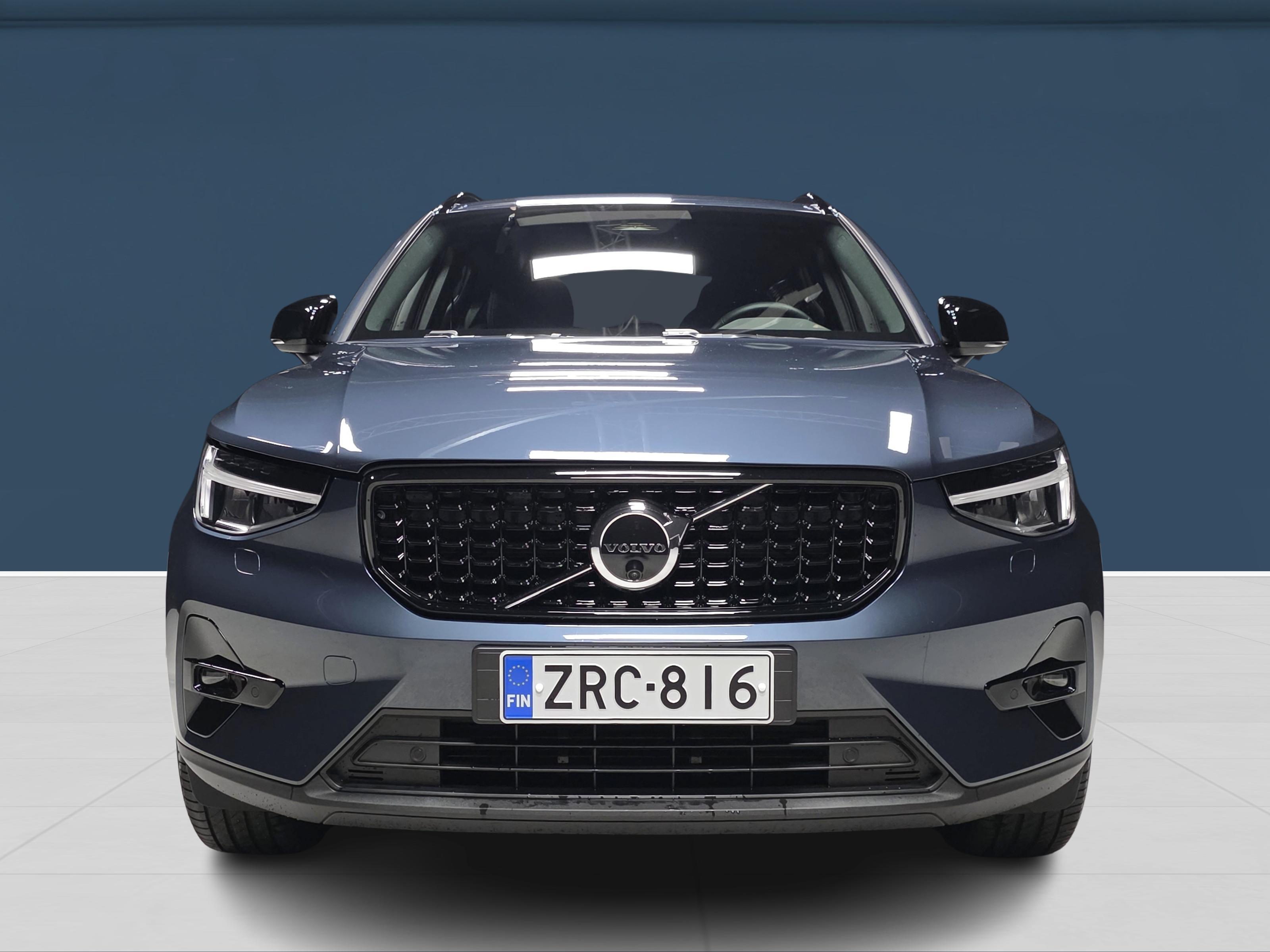Volvo XC40 B3 MHEV Plus 2026, kuva 2/16